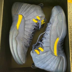 Air Jordan 12 Michigan